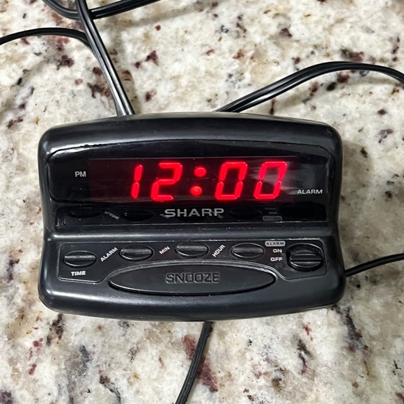 Black and Red Digital Alarm Clock with LED Display - Picture 4 of 4